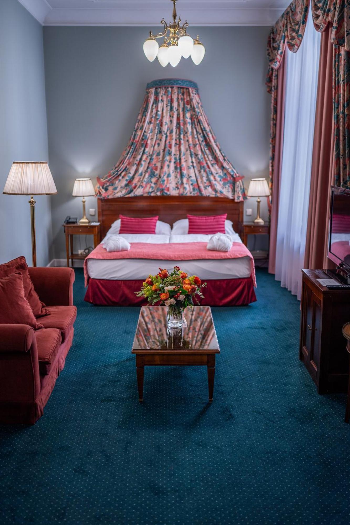 Junior Suite with Balcony,1534766434:JPEG