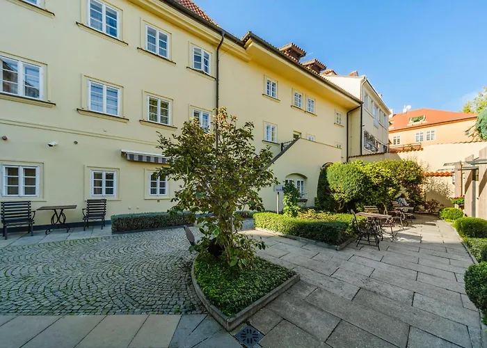 Archibald At The Charles Bridge Hotel Praag